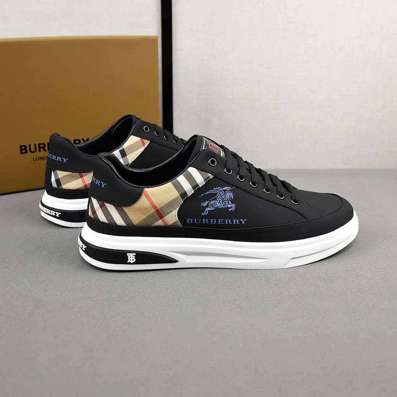 PP400⛳️⛳️⛳️Burberry [Burberry] fashionable sports and casual shoes, the upper is made of first-layer cowhide with plaid material, first-layer pigskin lining, and rubber outsole. Men's size 38-44.